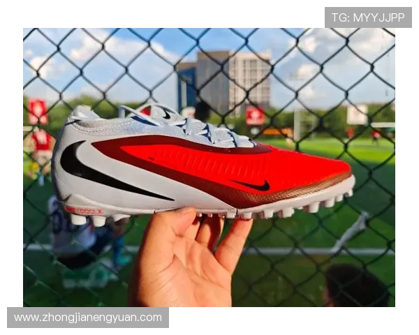 不换足球鞋的足球明星们如何在赛场上展现独特风采与坚持精神