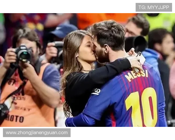 中国女星与足球明星的浪漫故事与合作瞬间揭秘