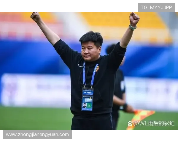 从绿茵场到教练席退役足球明星的执教之路与挑战