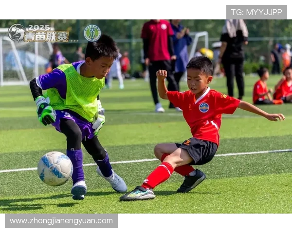 从小球场到世界舞台足球明星们的儿时梦想与奋斗历程