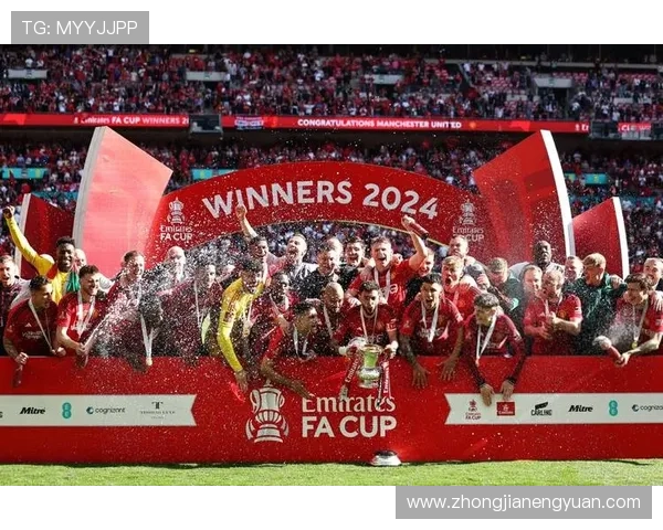 足球明星捧杯瞬间回顾精彩视频展现荣耀与激情的时刻