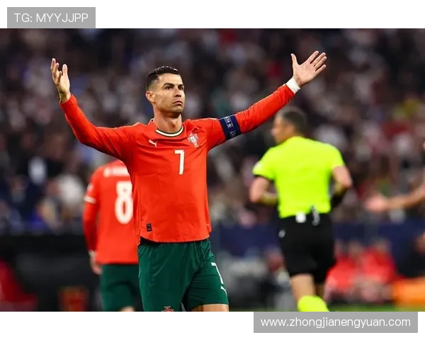 欧美女足球明星手握足球展现风采与魅力的精彩瞬间